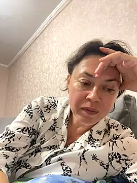 Kiravix online show from October 10, 2025, 5:47 pm