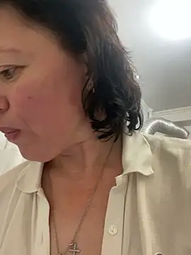 Kiravix online show from April 16, 2026, 9:39 pm