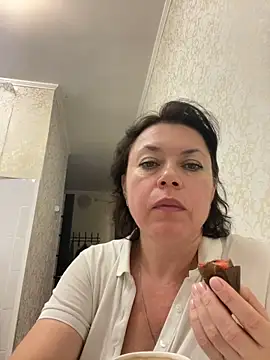 Kiravix online show from October 14, 2025, 3:34 pm