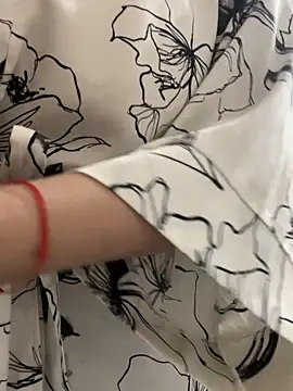 Kiravix online show from April 12, 2026, 5:27 pm