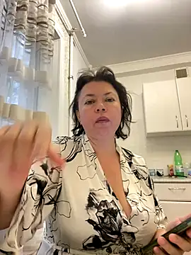 Kiravix online show from November 13, 2025, 5:22 am