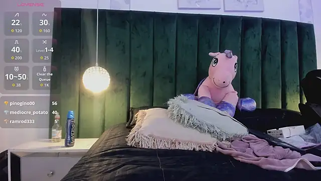 Snapshot of PaulinaGame chatting on September 13, 2025, 7:14 pm PaulinaGame online show from September 13, 2025, 7:14 pm