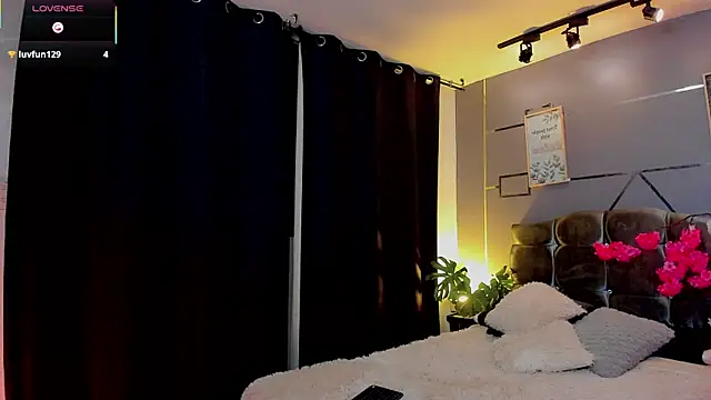 antonellastar24  online show from October 12, 2025, 5:42 am