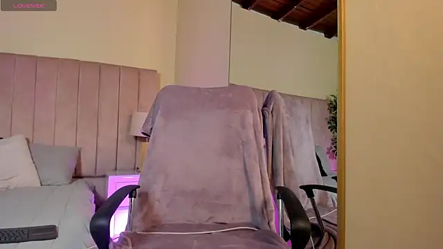 Mia mtnz02 online show from September 11, 2025, 3:56 pm