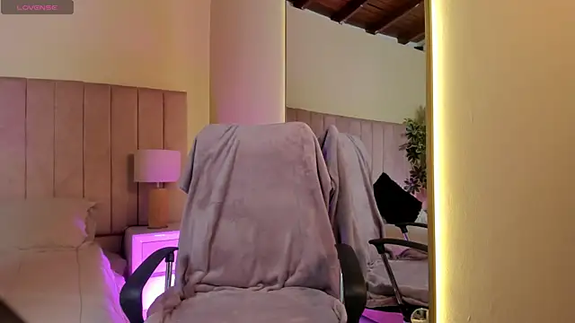 Mia mtnz02 online show from October 3, 2025, 12:03 am