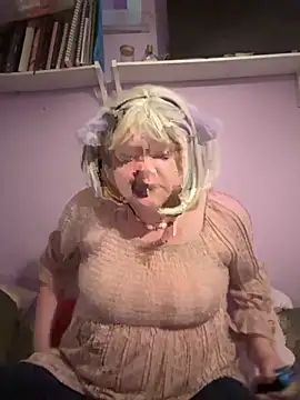 Snapshot of KadiSparkle chatting on November 1, 2025, 1:12 am KadiSparkle online show from November 1, 2025, 1:12 am