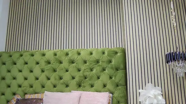 LunaHart online show from November 30, 2025, 2:07 pm