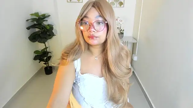 Mathilde lina online show from November 10, 2025, 1:54 am