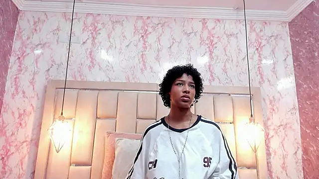 WILD FIREE  online show from November 6, 2025, 8:02 pm