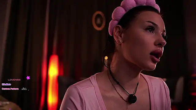 Snapshot of MaryHols chatting on October 15, 2025, 4:15 pm MaryHols online show from October 15, 2025, 4:15 pm