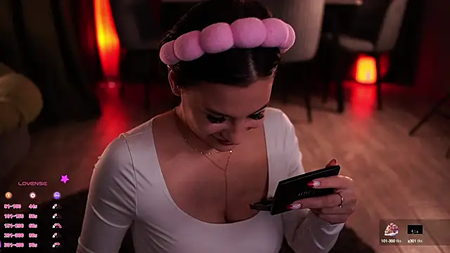 Snapshot of MaryHols chatting on October 6, 2025, 4:41 pm MaryHols online show from October 6, 2025, 4:41 pm