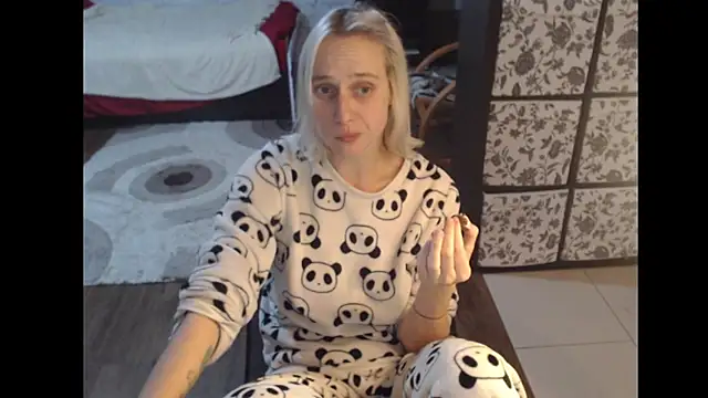 Ur SweetLuckyGirl777 online show from September 21, 2025, 7:02 am