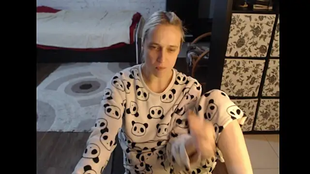 Ur SweetLuckyGirl777 online show from September 29, 2025, 5:40 pm