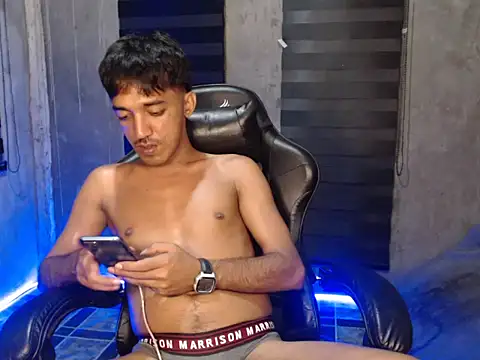 RowyCam online show from December 21, 2025, 4:08 pm