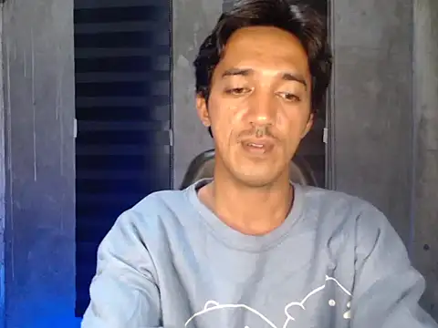 RowyCam online show from December 17, 2025, 2:33 pm