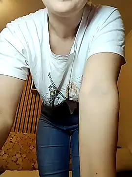 Mayaaaaaa  online show from December 5, 2025, 7:40 am