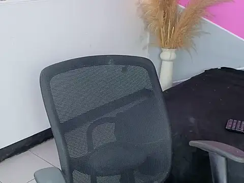 invincible200 online show from November 17, 2025, 2:21 pm