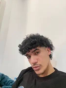 Snapshot of BbbAlilo chatting on April 10, 2026, 12:56 pm BbbAlilo online show from April 10, 2026, 12:56 pm