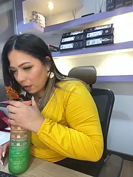 isabella horney  online show from February 26, 2026, 12:49 pm