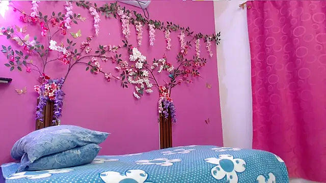 skinnybarbie022 online show from February 26, 2026, 1:05 am