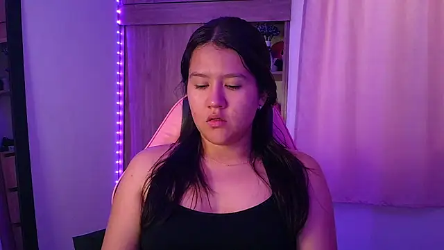 Oliviawatson1 online show from May 27, 2026, 12:23 pm