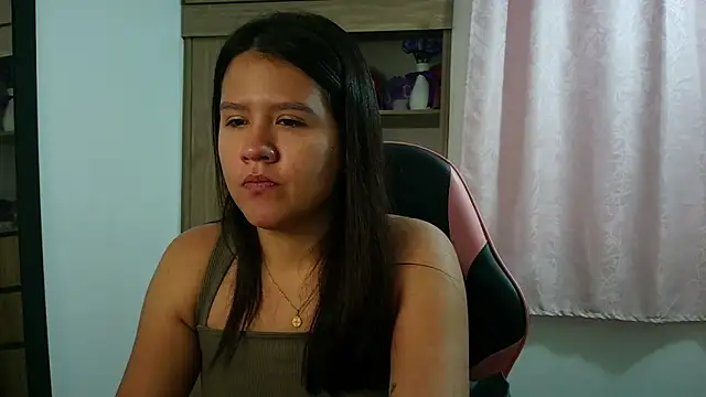 Snapshot of Oliviawatson1 chatting on February 22, 2026, 1:02 pm Oliviawatson1 online show from February 22, 2026, 1:02 pm