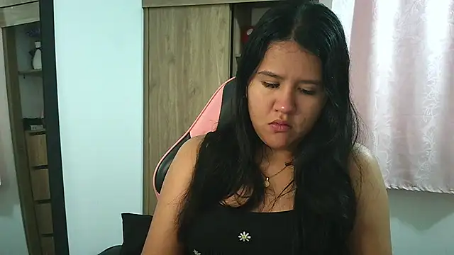 Oliviawatson1 online show from December 4, 2025, 1:10 pm