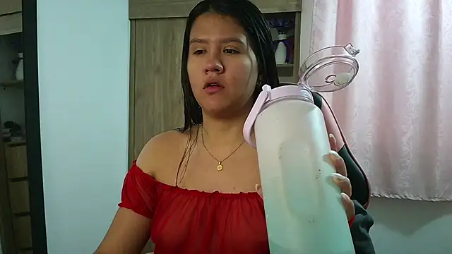 Snapshot of Oliviawatson1 chatting on February 19, 2026, 1:41 pm Oliviawatson1 online show from February 19, 2026, 1:41 pm