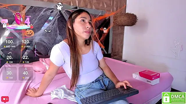 Selene  Lopez  online show from November 1, 2025, 8:25 pm