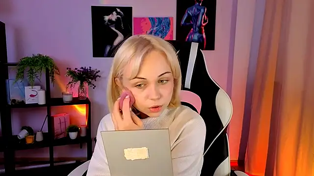 Charlotte Colinss online show from May 15, 2026, 4:43 am