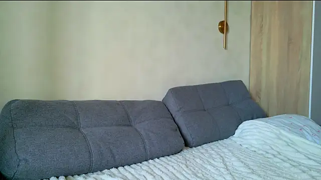 Charlotte Colinss online show from July 17, 2026, 4:21 am