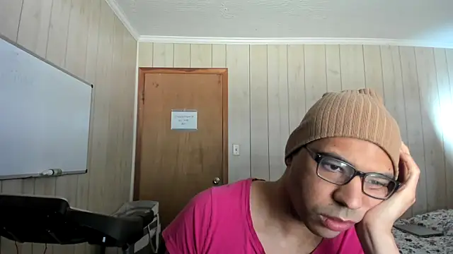 NaturalBeautyQueen online show from October 14, 2025, 4:29 pm