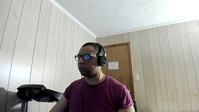 Snapshot of NaturalBeautyQueen chatting on July 4, 2026, 2:32 pm NaturalBeautyQueen online show from July 4, 2026, 2:32 pm