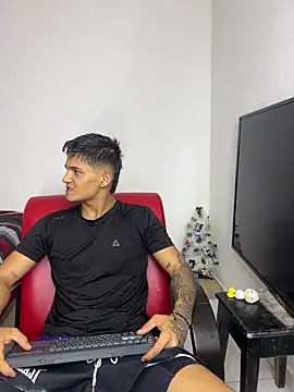 Alex mojica online show from February 11, 2026, 6:13 am