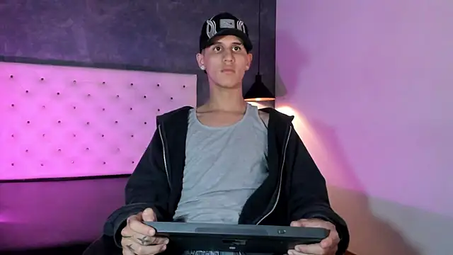 Snapshot of _realwav chatting on October 17, 2025, 7:11 am realwav online show from October 17, 2025, 7:11 am