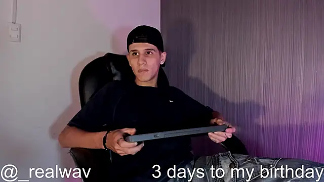 Snapshot of _realwav chatting on October 22, 2025, 7:19 am realwav online show from October 22, 2025, 7:19 am