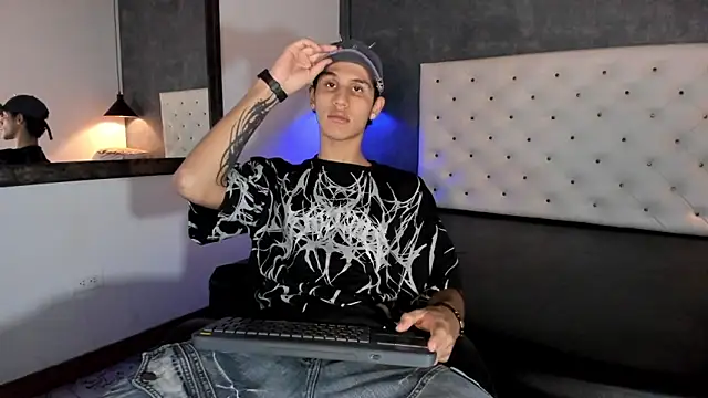 Snapshot of _realwav chatting on November 25, 2025, 7:08 am realwav online show from November 25, 2025, 7:08 am