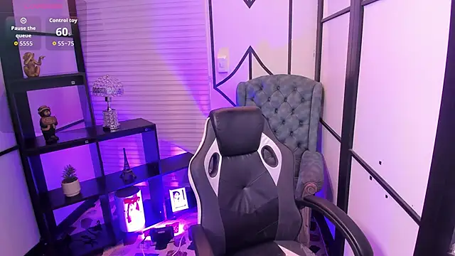 NahomiRichards  online show from November 11, 2025, 4:29 am