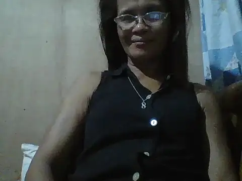 Kristen05 online show from October 12, 2025, 7:37 pm