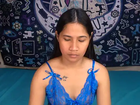 WiseeBella online show from September 17, 2025, 8:11 pm