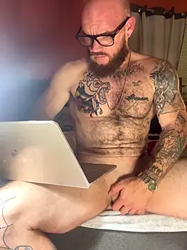 bearcub300 online show from September 25, 2025, 2:17 am