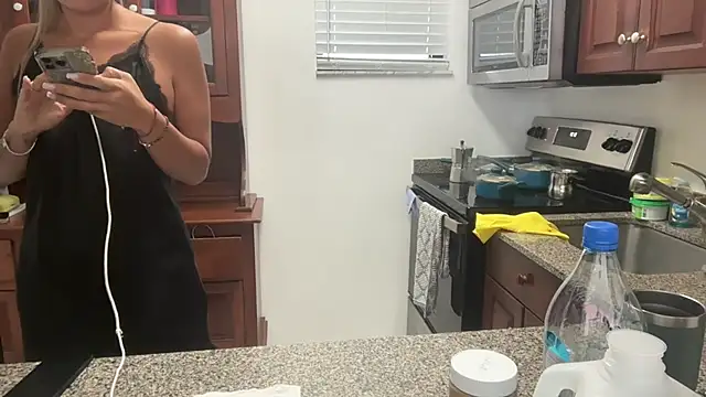 Snapshot of prettyykitty22 chatting on October 27, 2025, 2:18 pm prettyykitty22 online show from October 27, 2025, 2:18 pm