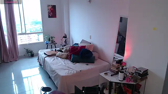 Theevae online show from November 8, 2025, 1:14 pm