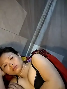 LinhNa999 online show from November 25, 2025, 1:28 am