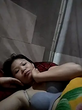 LinhNa999 online show from December 4, 2025, 1:32 pm