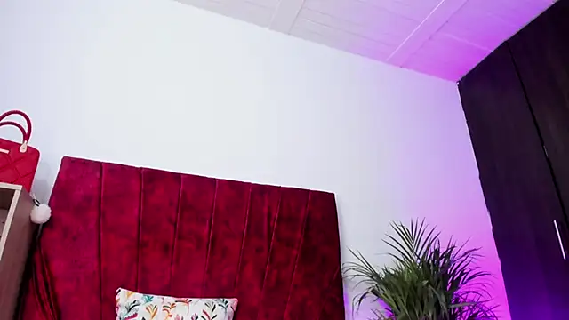 Snapshot of izune_ride chatting on October 20, 2025, 10:38 am izune ride online show from October 20, 2025, 10:38 am