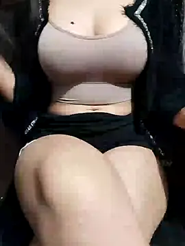 Snapshot of Your_Rubina chatting on November 17, 2025, 6:23 pm Your Rubina online show from November 17, 2025, 6:23 pm