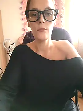 Mila Luciphya online show from November 9, 2025, 12:42 pm