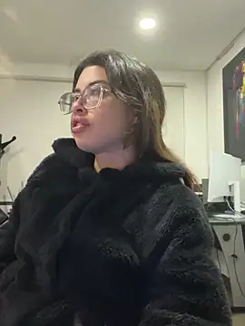 Isabela Colins online show from September 15, 2025, 11:32 am