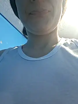 vaneza1999 online show from October 13, 2025, 8:21 pm